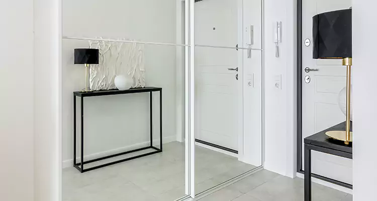 Mirrored Bifold Closet Doors Repair in Miami, FL