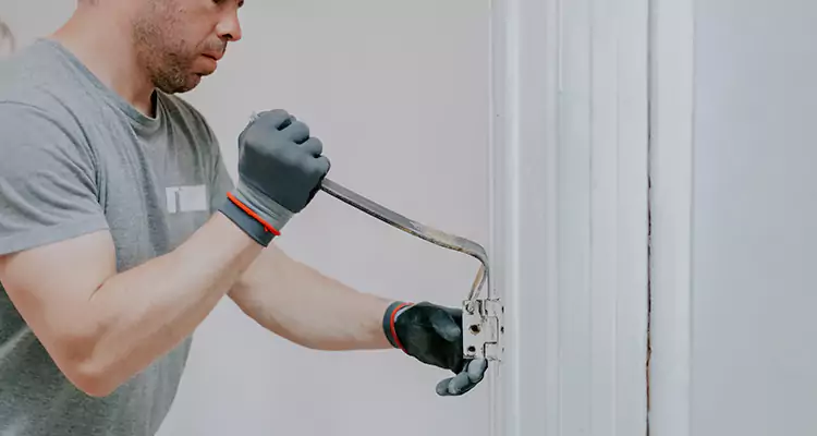 Cracked Door Jamb Repair in Miami, FL