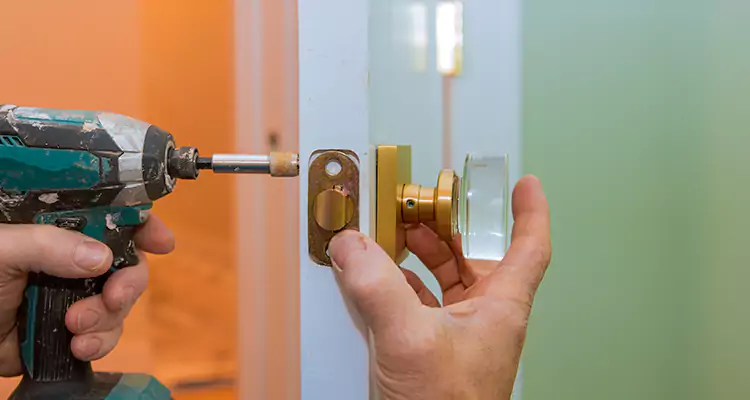 Broken Door Knob Fix in Miami, FL