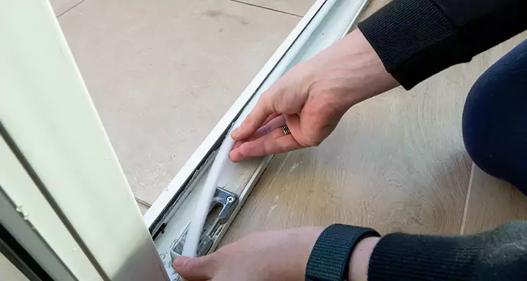 Garage Door Off Track Repair in Miami, FL