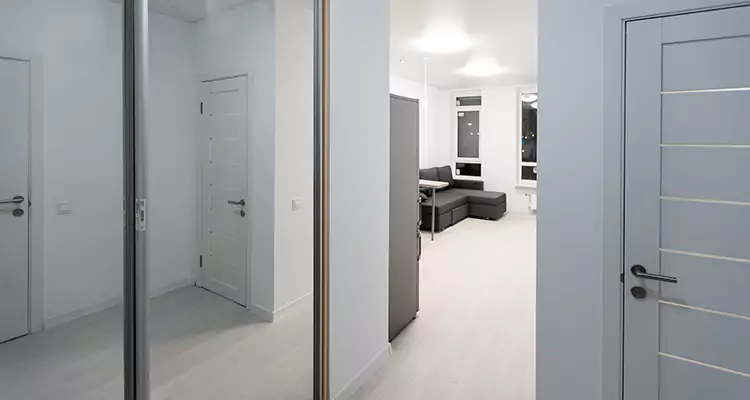 Modern Mirrored Closet Doors Repair in Miami, FL